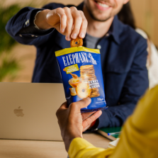 totem-distribution-automatique-snacks-gros-plan